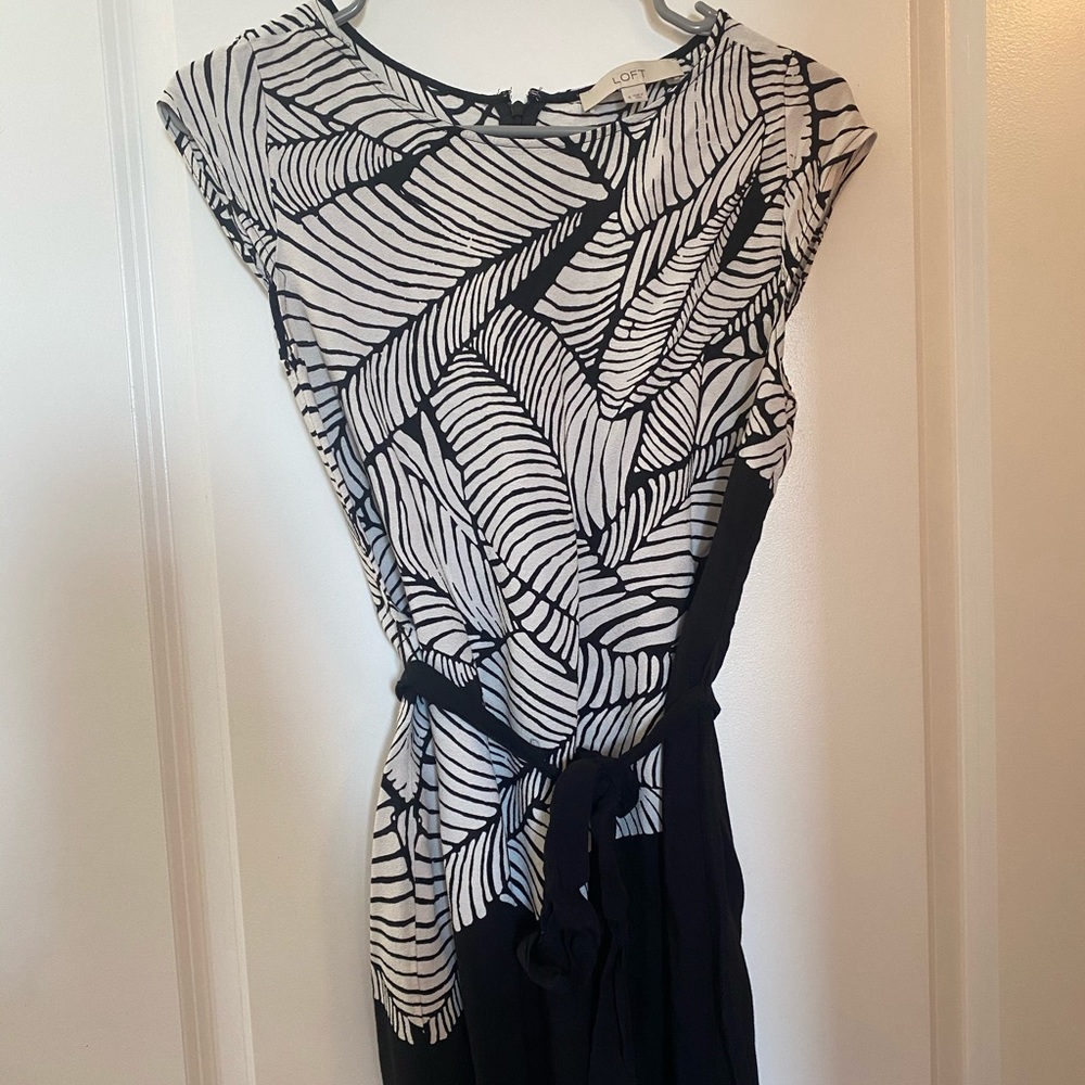 Loft dress size 4 black and white